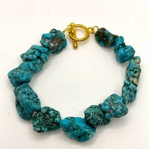 Turquoise Blue Howlite Stone Chunk Bead Gold Tone Toggle Clasp Bracelet 7.5”